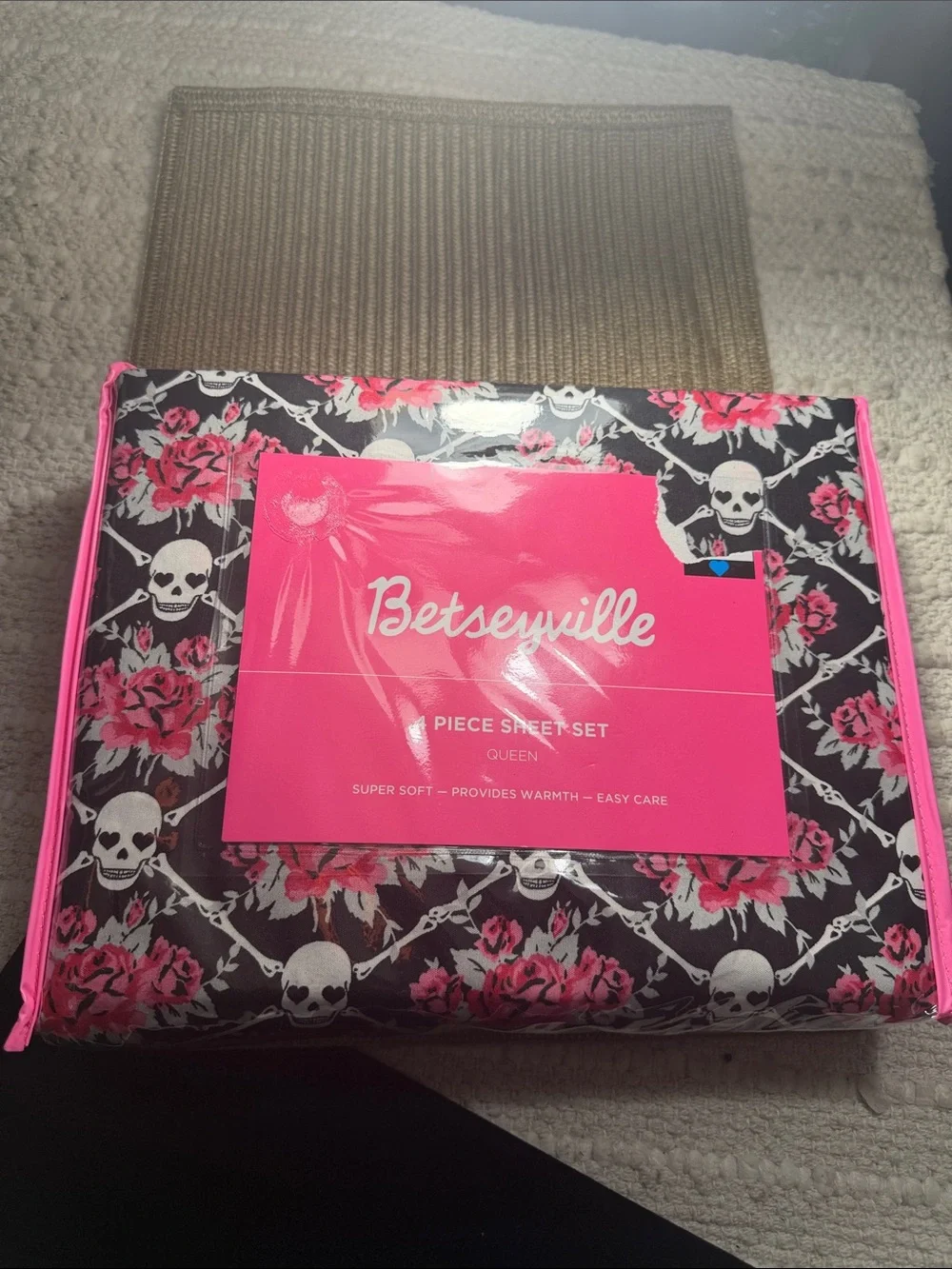 Betseyville by Betsey Johnson Queen 4 Piece Sheet Set Skull Floral Pink Black